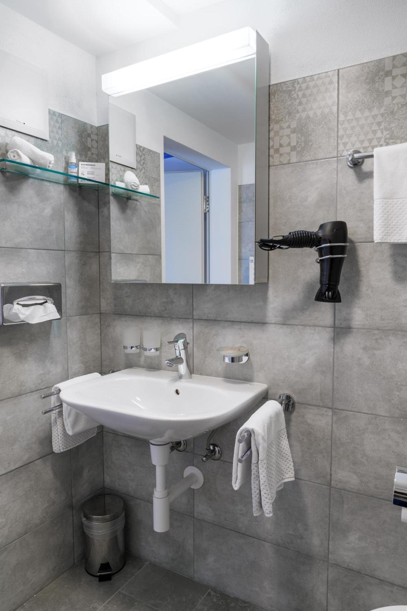 Ca' Del Borgo, Rooms & Suites Poschiavo Bilik gambar